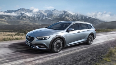 Příčníky Opel Insignia Country Tourer 2018- s integrovanými podélníky Wingbar Evo
